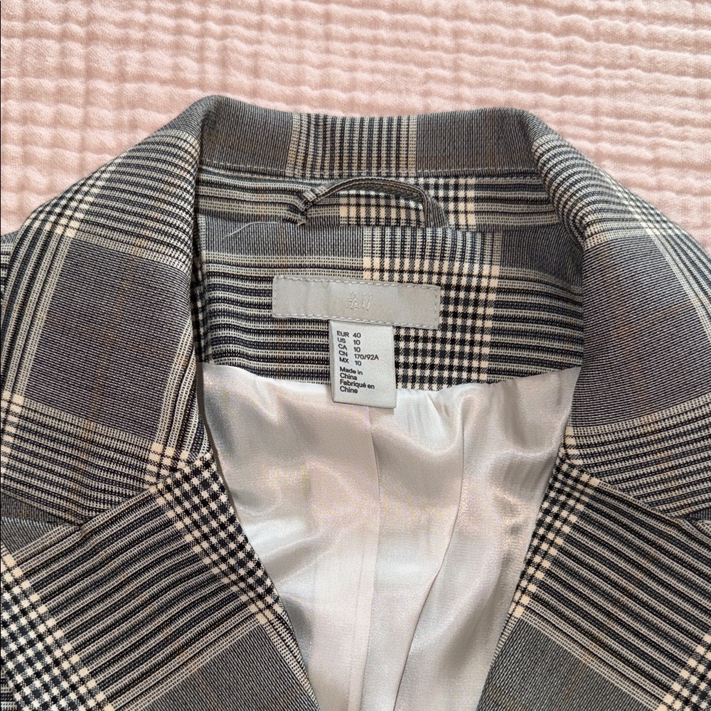 H&M Women’s Plaid Blazer, Workwear, Plaid Jacket - Picture 2 of 2